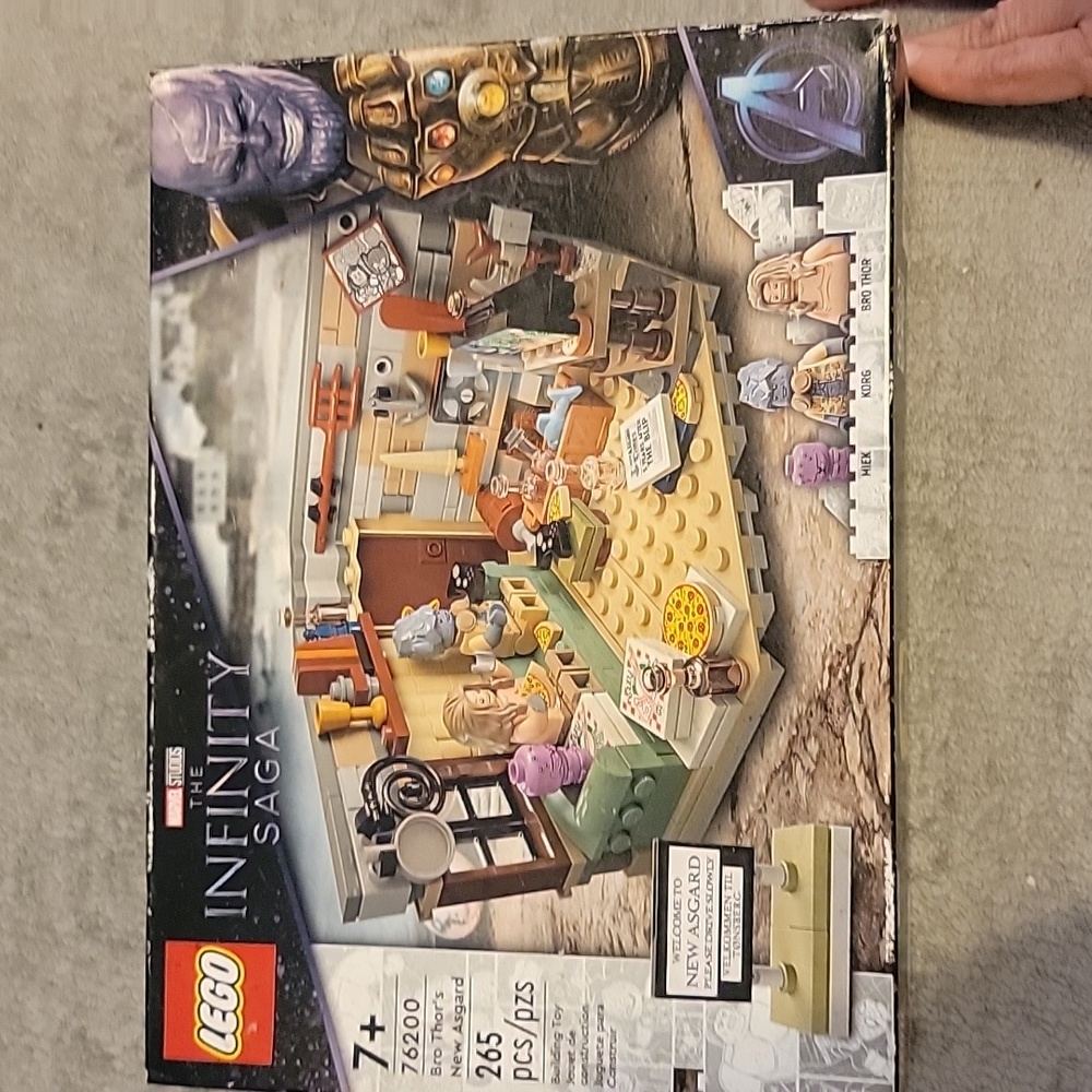 Lego set "The Infinity Saga" Bro Thor's new asgard.